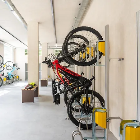 فندق Caravel Bike 4*